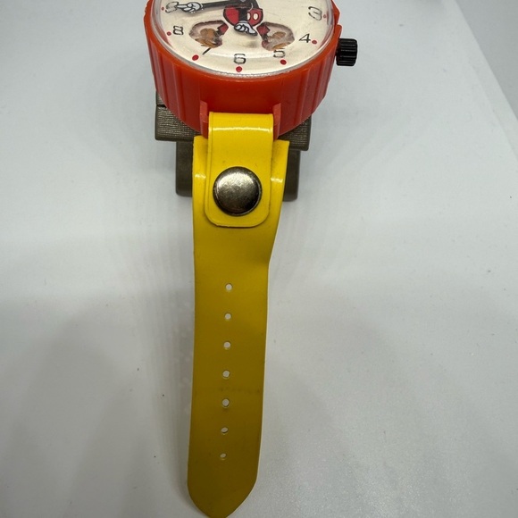 Vintage 1973 Disney Mickey Mouse Wind-Up Watch Marx Toys Japan Animated